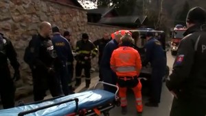 Pes ošetroval zranenia svojho pána. Po niekoľkých dňoch ho našiel sused