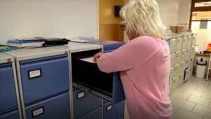 Invalidný dôchodca tvrdí, že ho bez súhlasu prehlásili do inej zdravotnej poisťovne. Teraz má problém u kardiológa