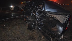 Vážna nehoda pri odťahovaní odstaveného auta. Pracovník (30) odťahovky zostal zakliesnený medzi vozidlami