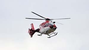 Auto zrazilo 10-ročné dieťa. Na miesto privolali aj vrtuľník