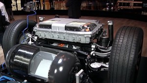 Automobilky sklamali dôveru ľudí. Budúcnosť má patriť elektromobilom