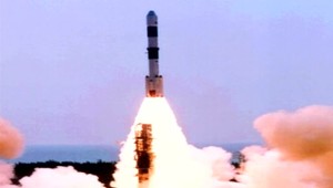 Irán úspešne vyslal raketu do vesmíru