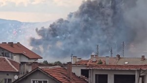 Po výbuchu v skladoch s pyrotechnikou hlásia jednu obeť a dvoch nezvestných
