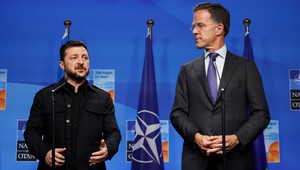 Dusno na samite NATO: Trumpa chcú držať od Zelenského čo najďalej