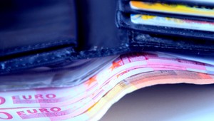 Rozdiel v mzdách je aj 1500 eur. Vedie IT a priemysel, na konci sú pohostinstvá