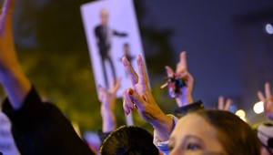 Ako si na 17. november zaspomínali SMER  a opozícia?