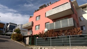 NAKA zasahovala v Bratislave. Zadržala troch bývalých príslušníkov tajnej služby