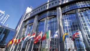 Európa by mala s Iránom obchodovať aj naďalej, tvrdí Le Maire. USA by nemali byť vzorom