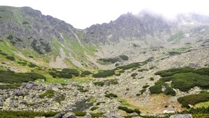 Turista (†67) sa pošmykol na snehovom poli, padol do žľabu
