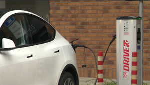 Záujem o elektromobily rastie: Po našich cestách ich jazdí vyše 6 000