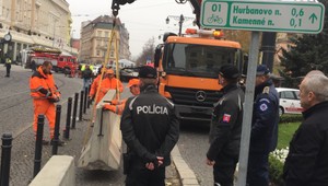 FOTO: Vianočné trhy na Slovensku budú chrániť betónové zátarasy