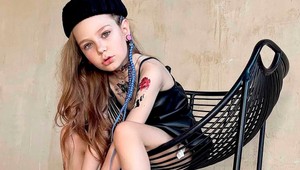 FOTO detskej modelky pobúrilo ľudí: Má 8 rokov a rodičia jej TOTO dovolia?