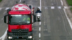 Nehoda kamiónov na D2 v smere z Bratislavy na Stupavu