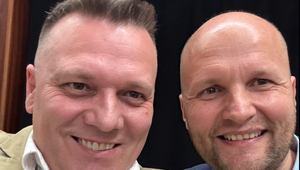 Člena Demokratov napadol muž. Skončil naňho z kríkov, nafúkal 1,7 promile