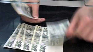 Česká koruna posilnila. Nenahráva to nášmu pracovnému trhu a ani turistike Slovákov u západných susedov