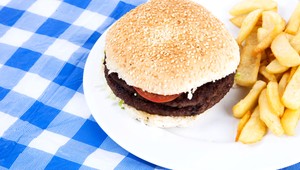 Z Poľska priviezli mrazené burgery s obsahom konskej DNA