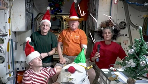 Vianoce vo vesmíre: Nechýbalo tradičné menu ani zimné dekorácie