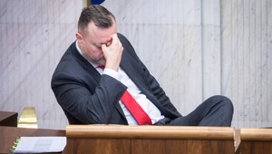 Minister Gajdoš stiahol trestné oznámenie na poslanca Krajniaka