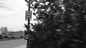 Okradol ju a bodol do krku