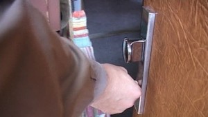 Bez práce k peniazom. Dve ženy hrubo zneužili dôveru seniorov