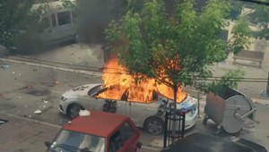 V Kosove pokračujú protesty, ktoré si vyžiadali viacero zranených