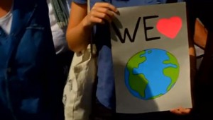 Viac ako polovica krajín sveta protestovala za klimatickú budúcnosť Zeme. Státisíce mladých vyšlo do ulíc