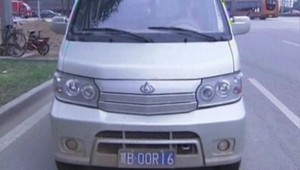 Šokovaní policajti: V minivane sa viezlo 64 detí!