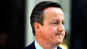 Bývalý britský premiér David Cameron  sa vzdal poslaneckého mandátu