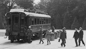 Bol súčasťou Orient Expressu, kapitulovalo v ňom Nemecko a neskôr Francúzsko. Príbeh vagóna 2419 D