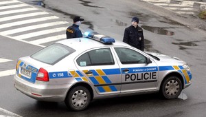 Pred úradom vlády muž obrátil zbraň proti sebe