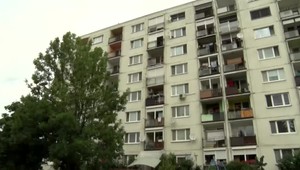 Mladé, iba 15-ročné dievča vypadlo zo 6. poschodia