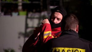 Požiar zalarmoval bratislavských hasičov. Evakuovali bytovku