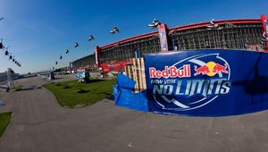 Levi Lavallee v akcii! Rekordný let na snežnom skútri