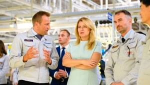 Zuzana Čaputová brázdi žilinský región. Navštívila aj pracovníkov v automobilke