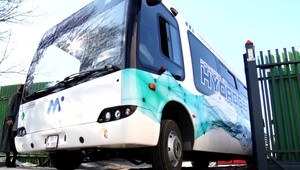 Prvý vodíkový autobus zo Slovenska je pripravený na predaj. Vďaka svojej konštrukcii odvezie viac cestujúcich