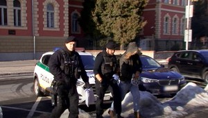 Prípad pokusu o vraždu gelnického podnikateľa je opäť na súde. Do väzby poslali šoféra auta