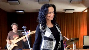 Bílá žiari po boku mladého milenca. VIEME, kde sa vybrali na dovolenku