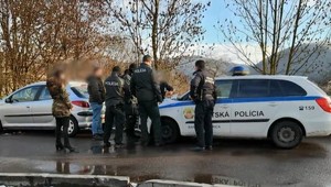 V Banskej Bystrici vyčíňal nebezpečný muž: Okoloidúcim sa vyhrážal zabitím