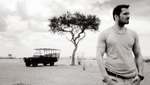 Ján Koleník nakrúca v divokej Afrike. Pozrite sa, kto mu robí spoločnosť...