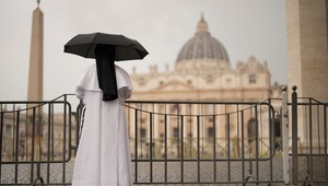 Kardináli sa zišli na poslednej omši pred konkláve