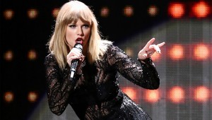 Svadobné šaty?! Speváčka spôsobila šialenstvo TOUTO fotkou!