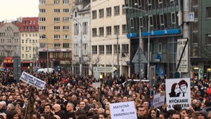 FOTO: Spomienkové zhromaždenia za Jána Kuciaka a Martinu Kušnírovú. Pripojili sa aj v zahraničí