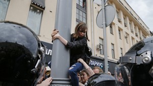 Na protestoch v Rusku zatkli vyše tisíc ľudí. Opozičný líder Navaľnyj je za mrežami