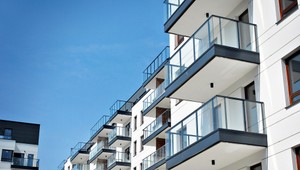 Mladému páru bez bývania pomôže realitná kancelária