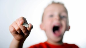 Chýbajú antibiotiká. Namiesto sirupu musia deti prehĺtať veľké kapsule