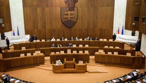 Poslanci rokujú o zákone roka, čaká ich štátny rozpočet