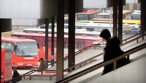 Opitá mama zaspala v autobuse, synček (6) sa medzitým stratil