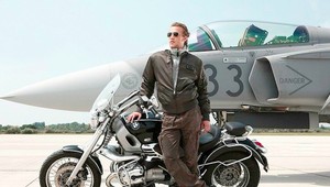 Jedinečný štýl alfasamcov: História najznámejšej leteckej bundy