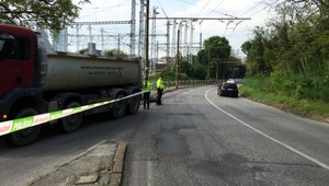 Tragická nehoda v Bratislave: nákladné auto zrazilo cyklistu