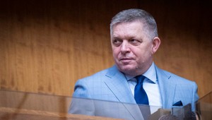 Robertovi Ficovi prišlo zle, informoval Zeman v televíznej diskusii. Čakajú ho operácie